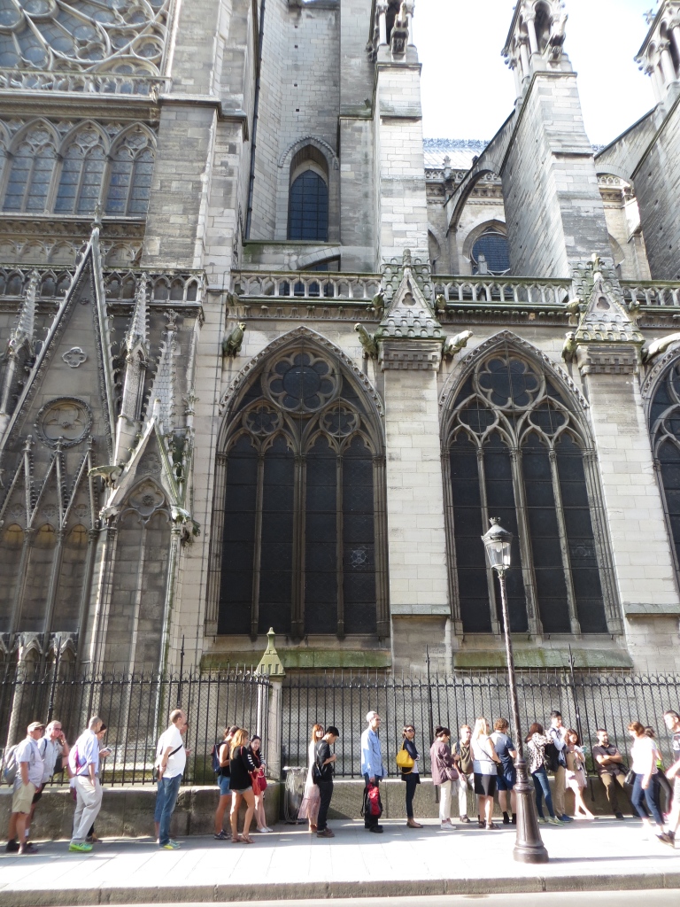 Line for the Notre Dame towers